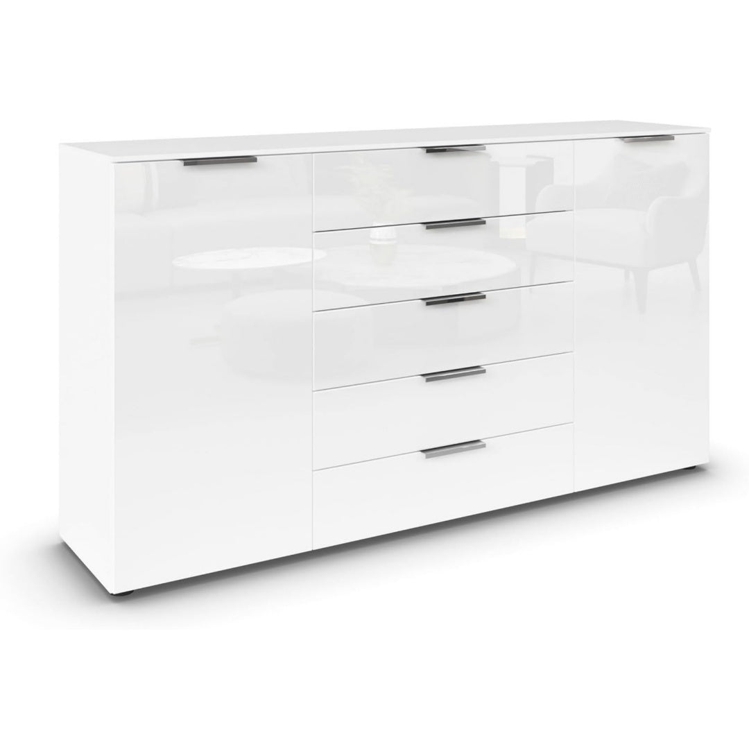 Geschlossener Stauraum trifft bei dem Sideboard auf sanft schliessende Fronten