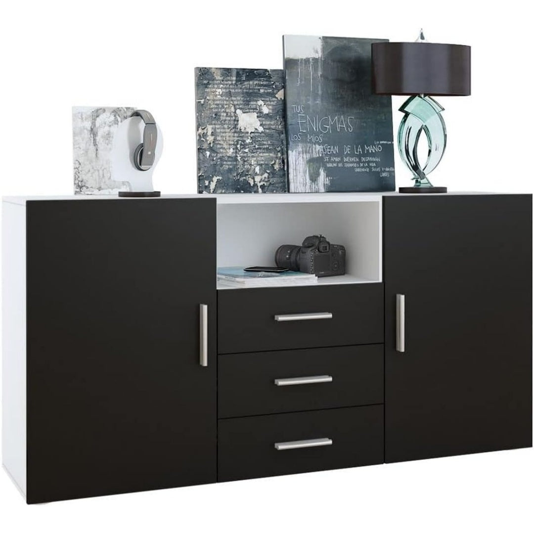 Offene Ablagen treffen auf matte Oberflaechen an dem Sideboard