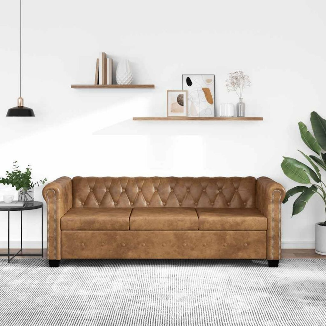 Knopfheftung ergaenzt das Sofa