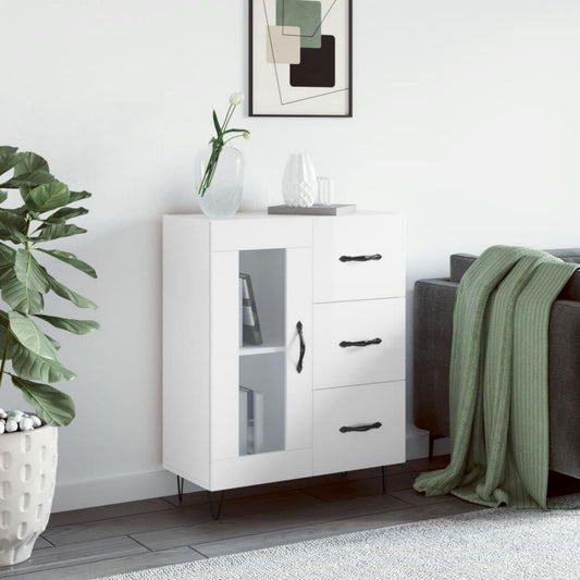 Hochschrank mit Glastueren und glaenzenden Oberflaechen