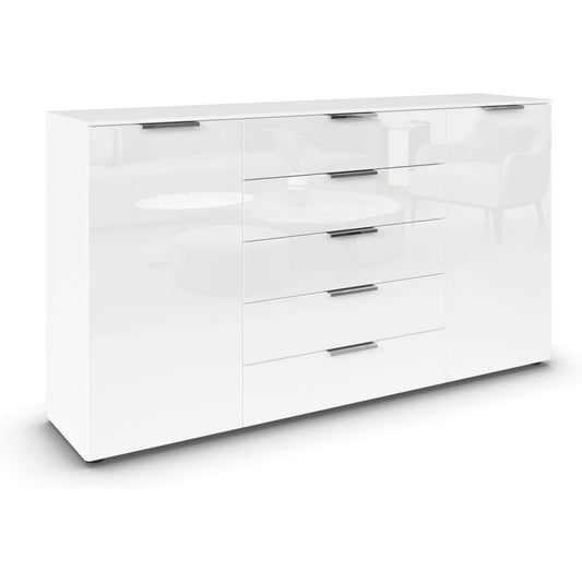 Geschlossener Stauraum trifft bei dem Sideboard auf sanft schliessende Fronten