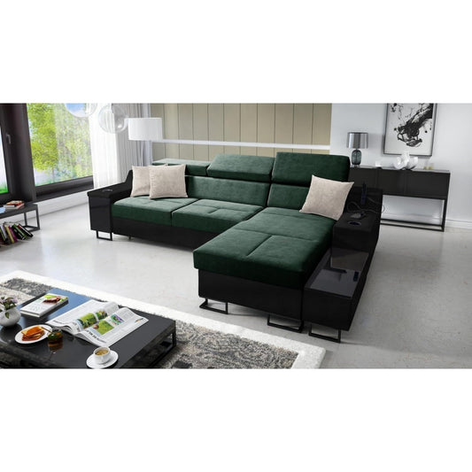 Das Sofa zeigt eine Schlaffunktion in Gruen