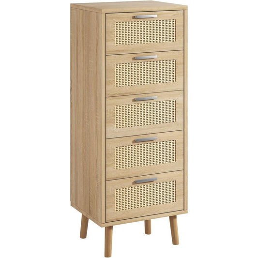 Flechtoptik trifft bei dem Sideboard auf Holzbeine