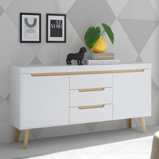 Sideboard mit matten Oberflaechen und beschichteten Flaechen